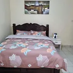 Lux Suites Donholm Family Bungalow