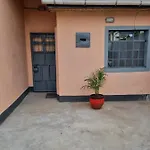 Lux Suites Donholm Family Bungalow
