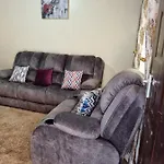 Lux Suites Donholm Family Bungalow