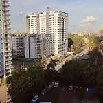 Sky-High Serenity: Your Modern 1Br Retreat On The 10Th Floor