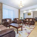 Luxury Oasis: 2 Bedroom Haven In Prime Suburb