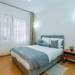 Luxury Oasis: 2 Bedroom Haven In Prime Suburb