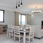 Apple Tree Apartment - 3Beds -3Bedroom - 4 Washroom