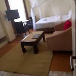 Eddy Suites, Emeli Hotel