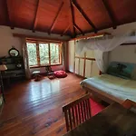 Rosslyn Lone Tree Cottage