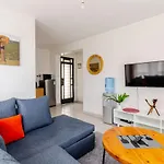 The Ultimate Escape With Pool, Gym , Fast Wifi And Netflix