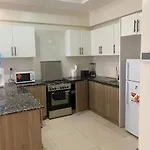 Luxurious One Bedroom Apartment, Kilimani-Nairobi Kenya By Sana Sana Holiday Apartments