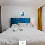 Executive Fully Furnished Apartments With Luxurious Facilities Which Features A Breathtaking City Views And Close Proximity To Major Shopping Malls Thus Offering A High End Lifestyle