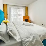 Executive Fully Furnished Apartments With Luxurious Facilities Which Features A Breathtaking City Views And Close Proximity To Major Shopping Malls Thus Offering A High End Lifestyle