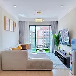 2Br Stylish Lavington Escape
