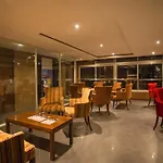 Cloud Hotel & Suites