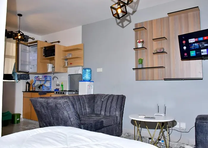 Grey Studio With Free Parking And Wifi