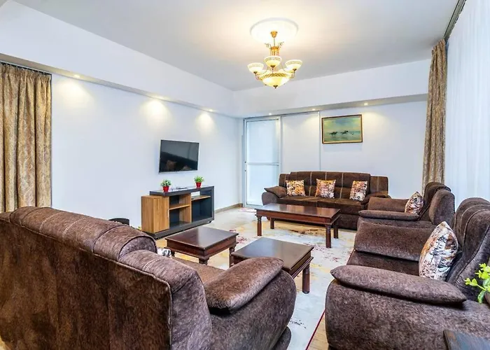 Luxury Oasis: 2 Bedroom Haven In Prime Suburb