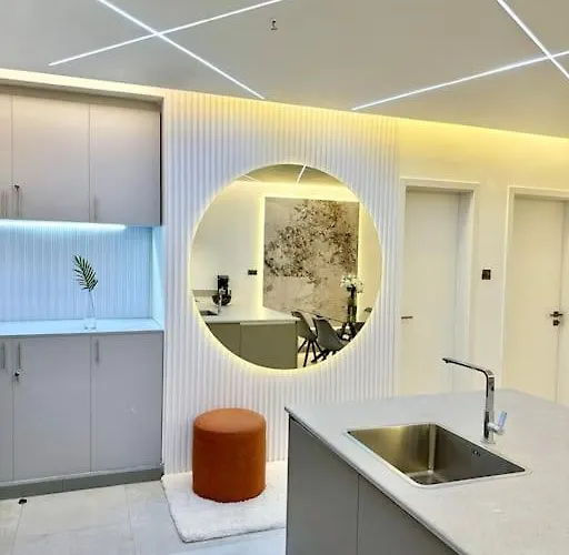 Grand 808 -Brand New Luxurious 1 Bedroom Apartment