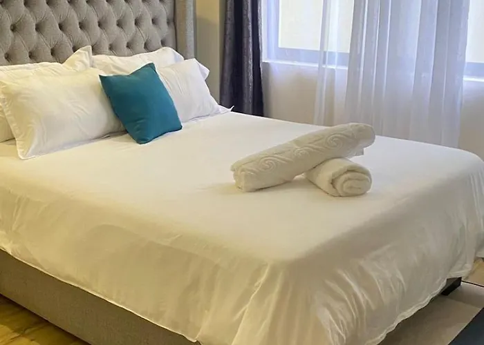 Classy Elegant Apartment With Heated Swimming Pool,Fully Equipped Gym Private Parking Space And Amazing City Views