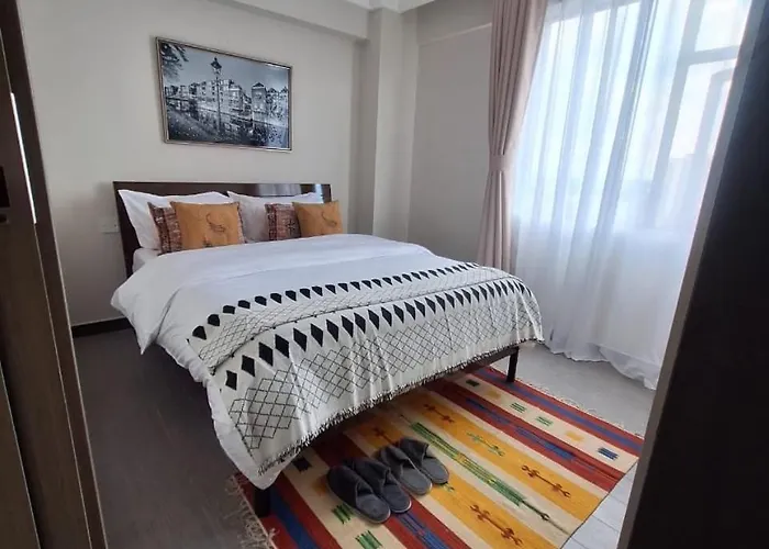 Lux One Bedroom With Study Room