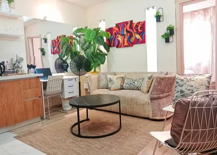 Charming Cosy One Bed Condo With Heated Pool