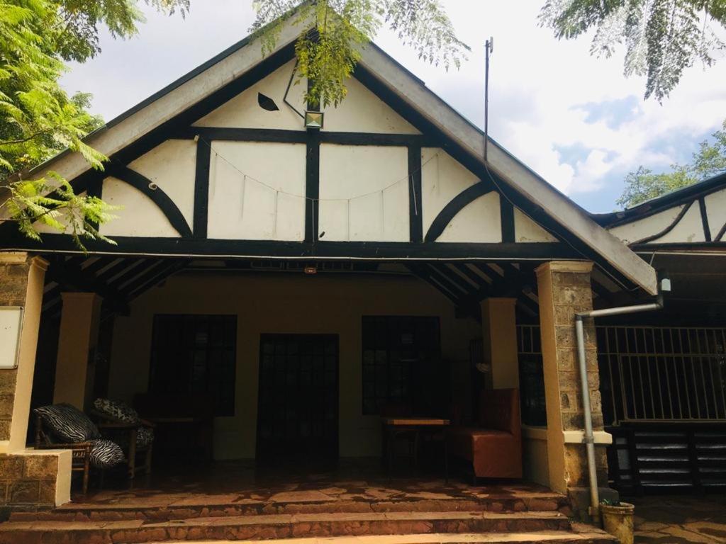 Idyllic Mistley House And Gardens Off Kamiti Road. Acampamento *