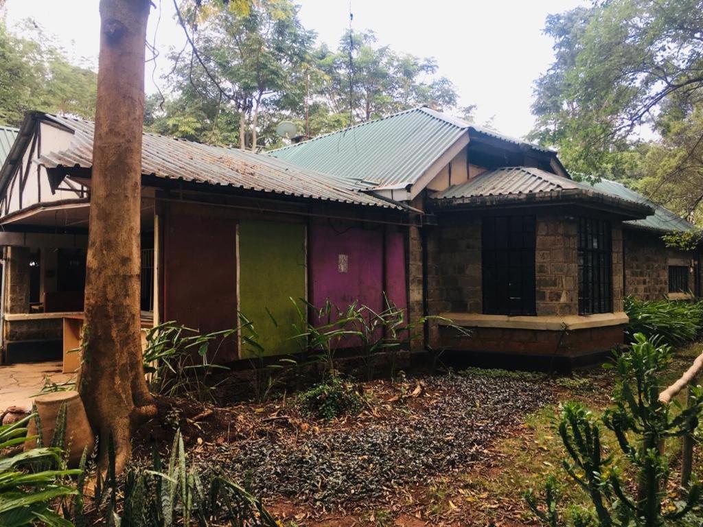 Idyllic Mistley House And Gardens Off Kamiti Road. Acampamento