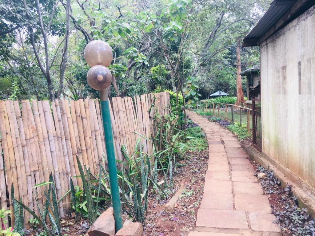 Idyllic Mistley House And Gardens Off Kamiti Road. Acampamento Nairobi