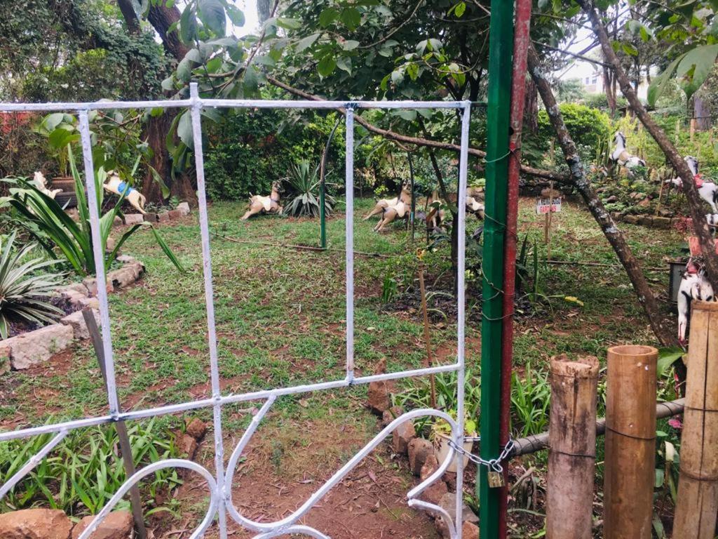 Idyllic Mistley House And Gardens Off Kamiti Road. Acampamento Nairobi