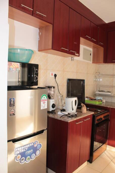Royal Blue 3 Bedroom Apartment *