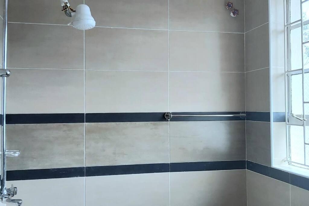 Apartment Modern &homely Guest W/free Parking In Karen *