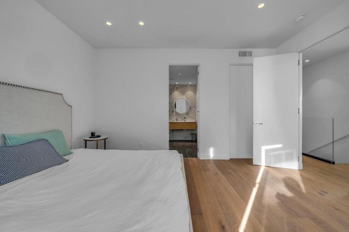 Apartment Helvetica Nue