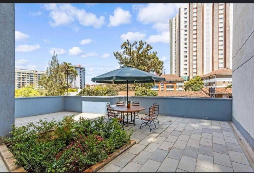 Apartment 2 Bedroom Cozy Retreat In Kilimani Near Yaya Centre-gym, Gazebo