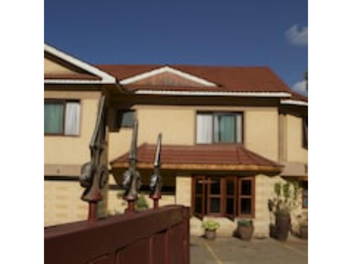 O'sinkirri 5* Nairobi