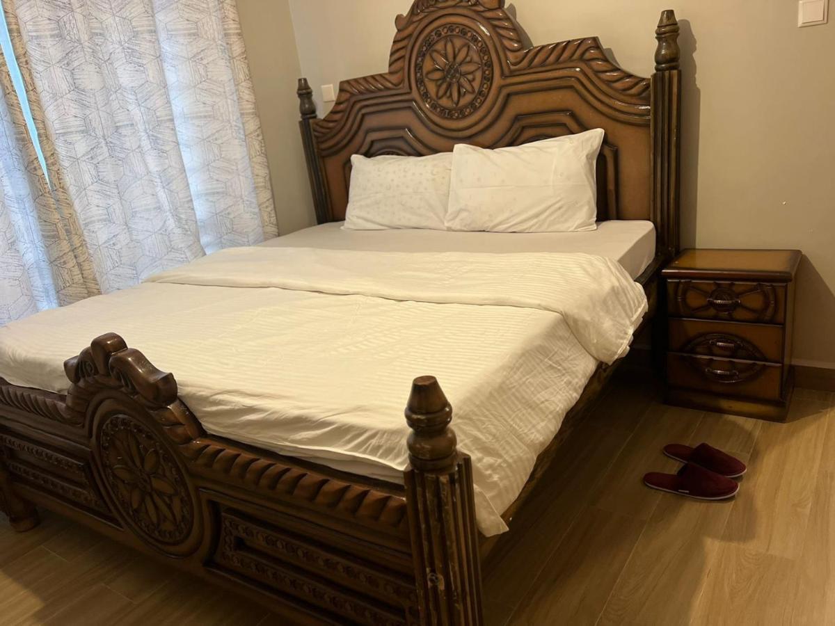 Pinnacle Apartment