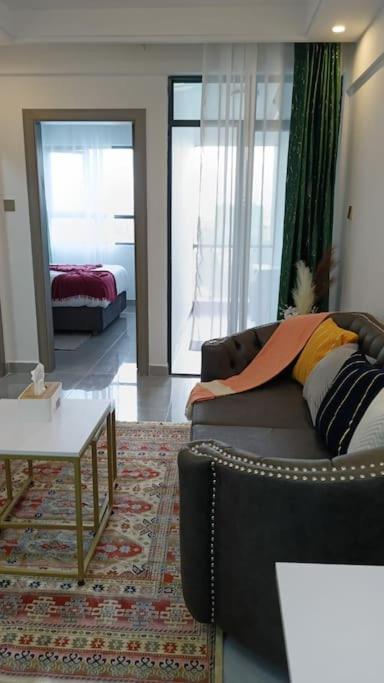 Sky-high Serenity: Your Modern 1br Retreat On The 10th Floor Apartment *
