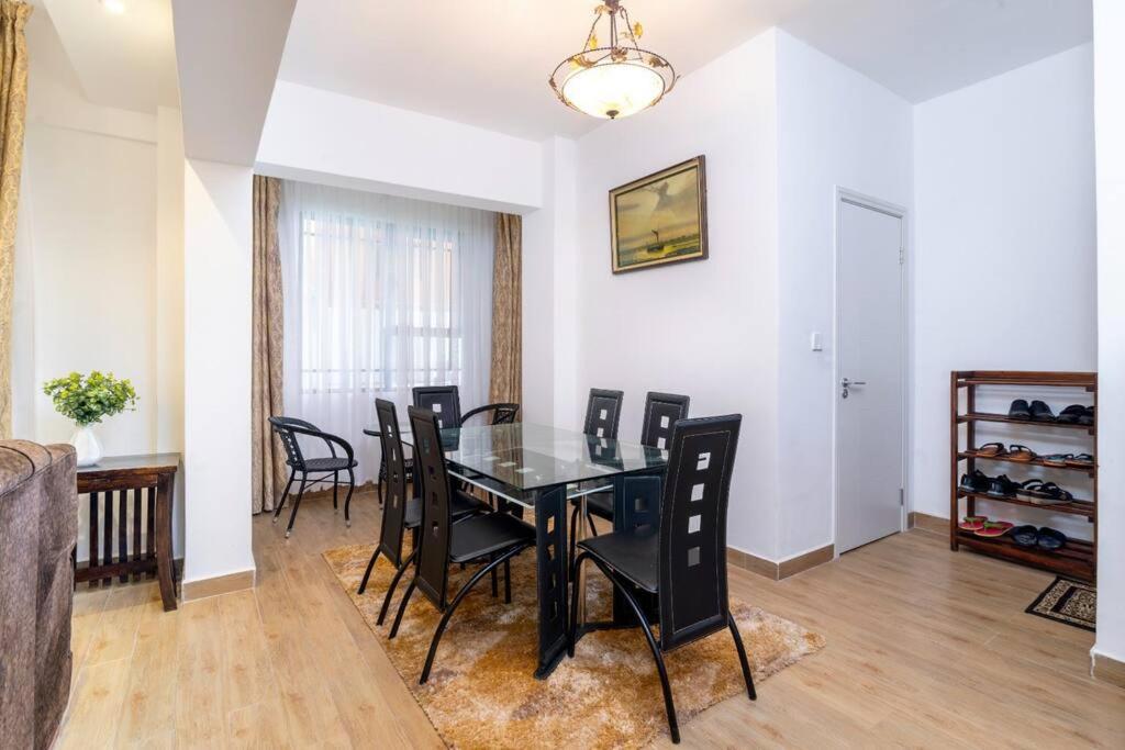 Luxury Oasis: 2 Bedroom Haven In Prime Suburb