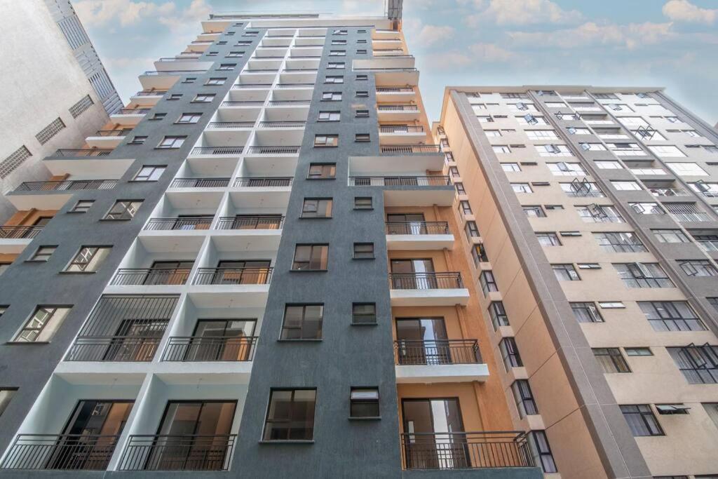 Apartment Luxury Oasis: 2 Bedroom Haven In Prime Suburb Nairobi