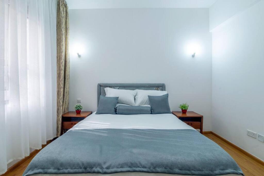 Apartment Luxury Oasis: 2 Bedroom Haven In Prime Suburb