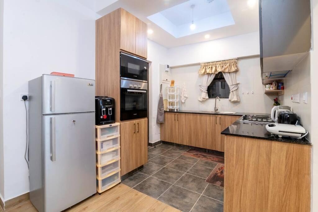 Luxury Oasis: 2 Bedroom Haven In Prime Suburb Apartment *
