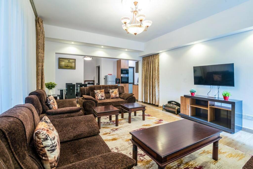 Apartment Luxury Oasis: 2 Bedroom Haven In Prime Suburb