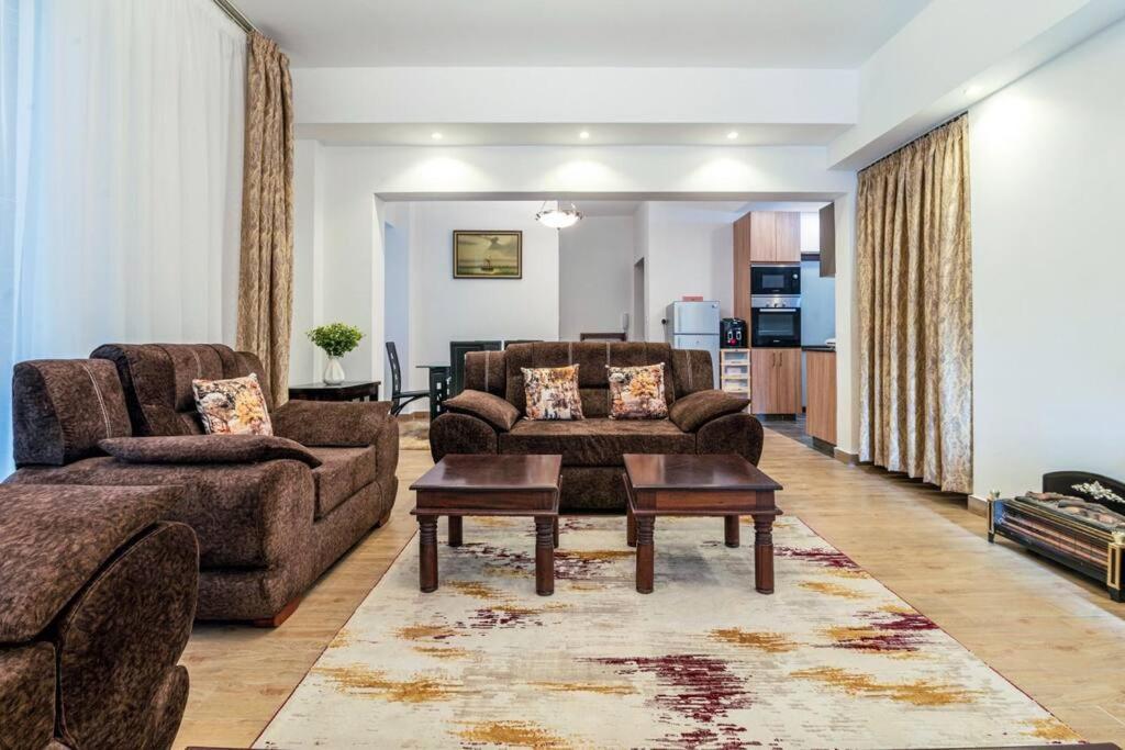 Luxury Oasis: 2 Bedroom Haven In Prime Suburb *