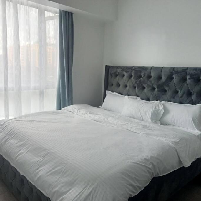 Apartment Spacious,3bed,3bath Sleeps 6! Close To Yaya Center *