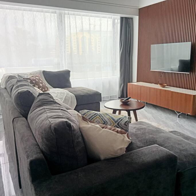 Spacious,3bed,3bath Sleeps 6! Close To Yaya Center Apartment *