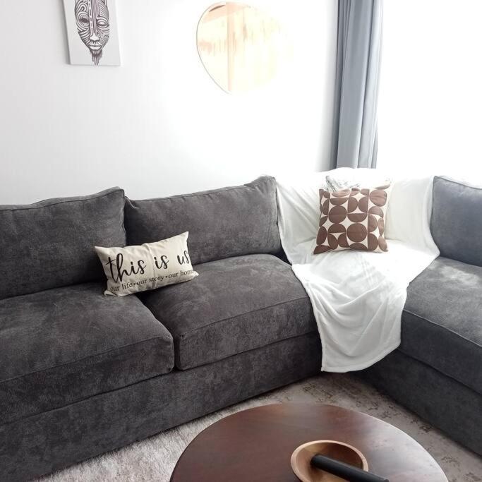Apartment Spacious,3bed,3bath Sleeps 6! Close To Yaya Center *