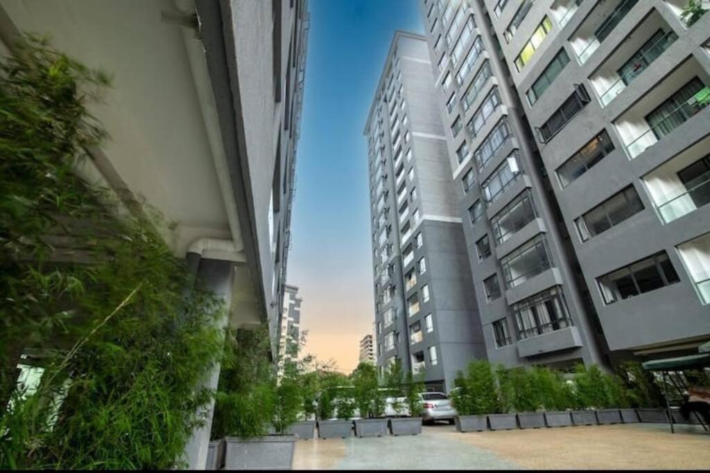 Spacious,3bed,3bath Sleeps 6! Close To Yaya Center *