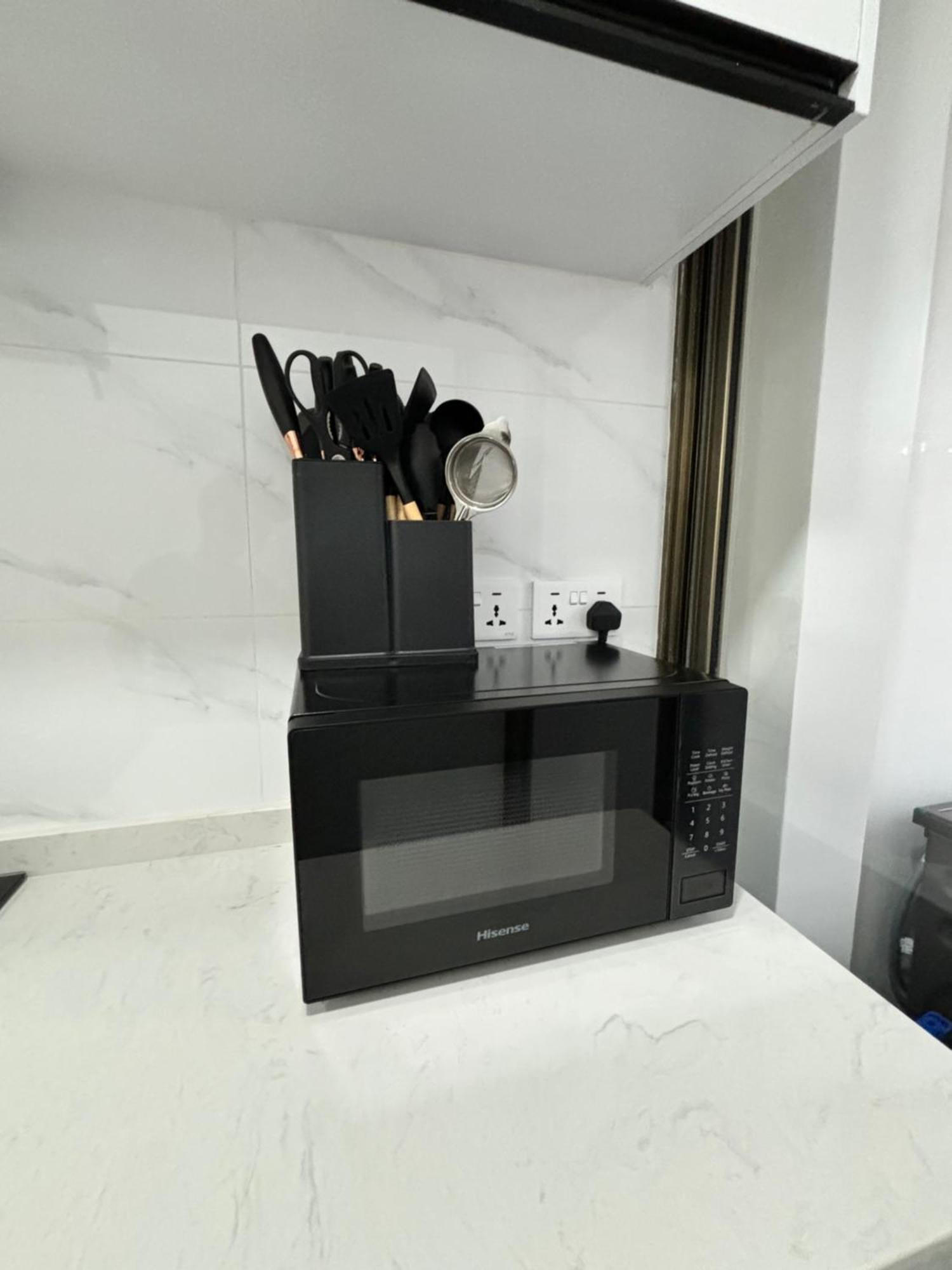 Goldpark Homes Two Bedroom With Golf Simulator & Gym Apartment *