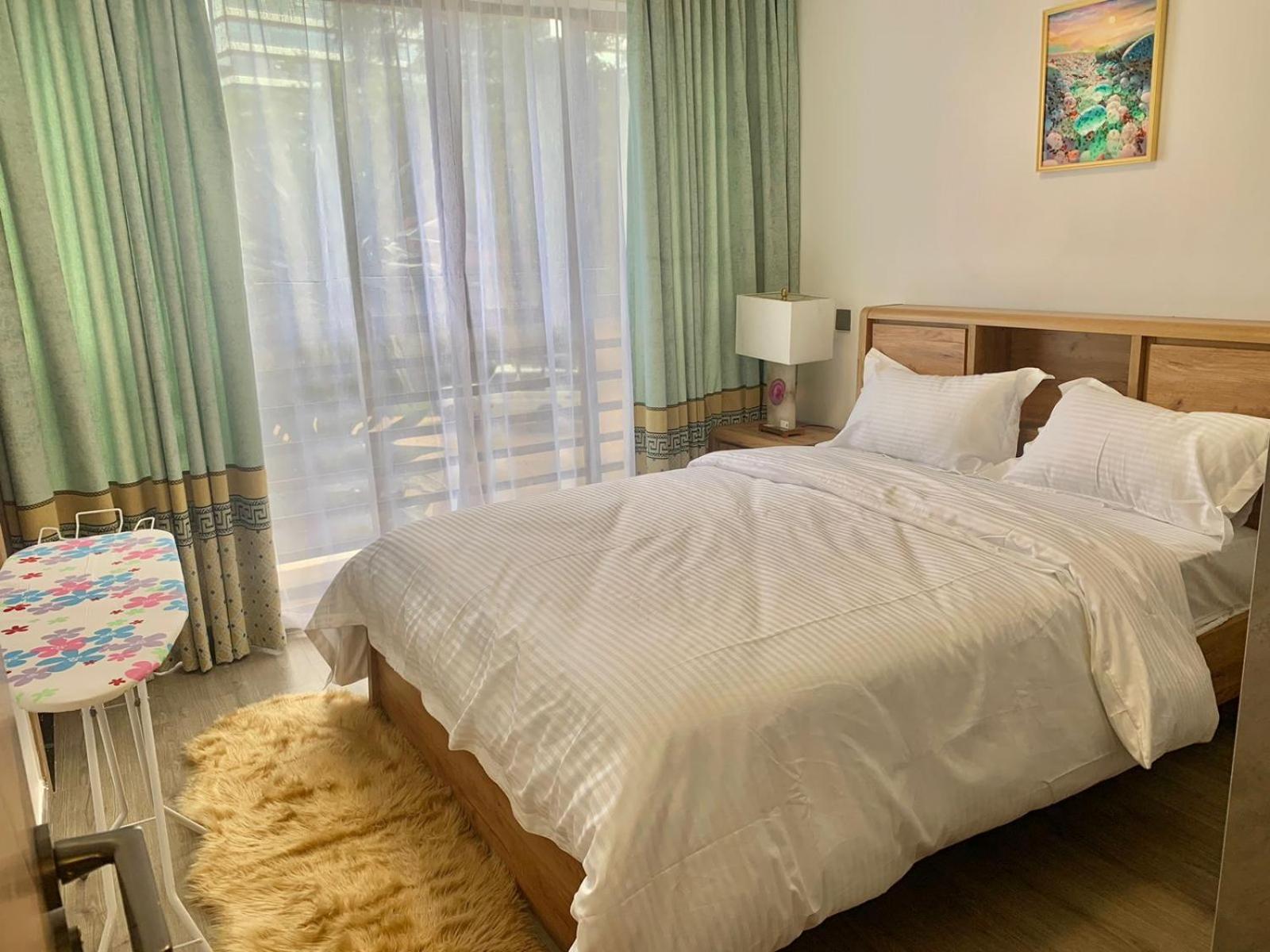 Riverside 3 B/rm Apartment