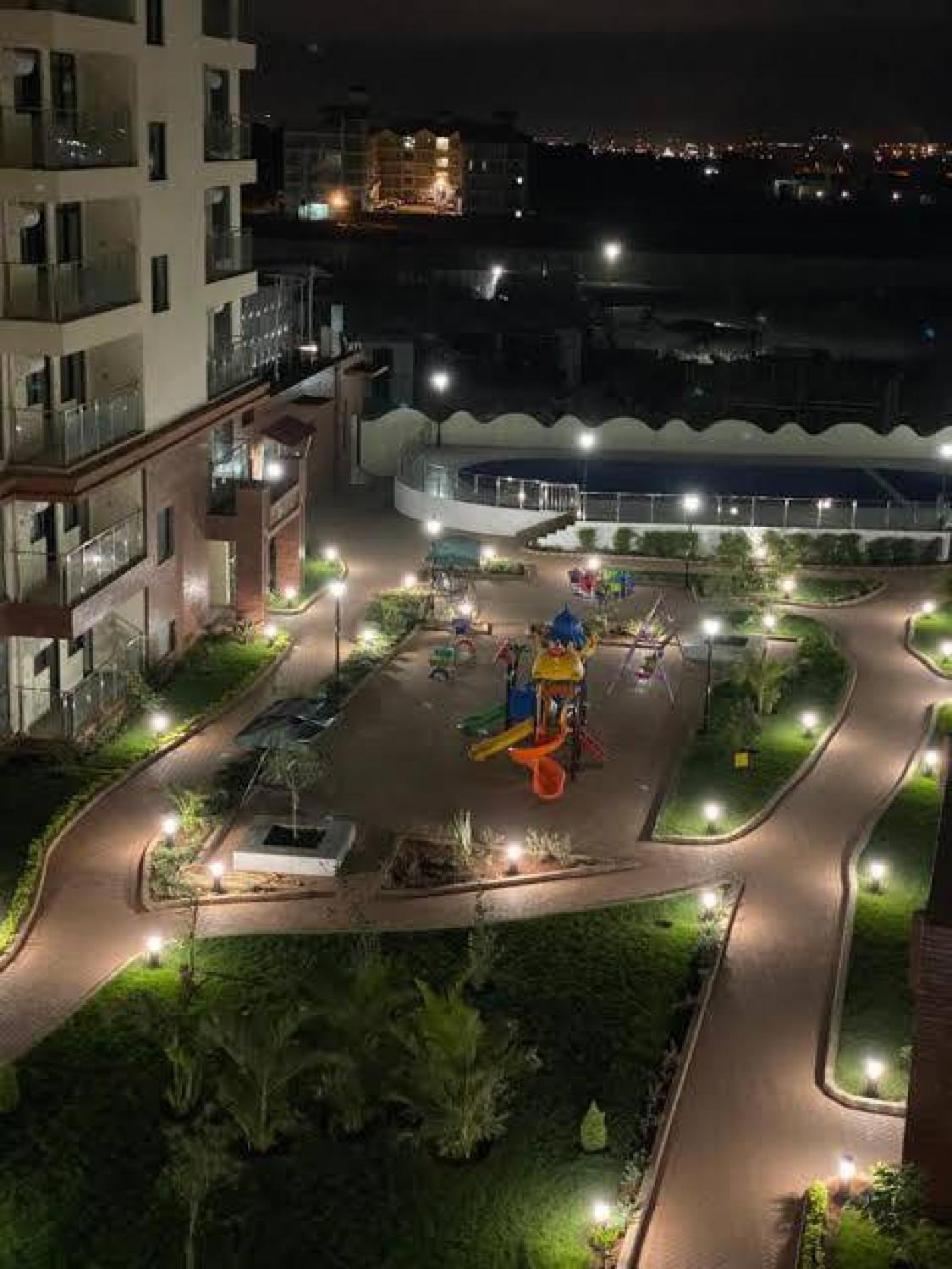 Apple Tree - 3beds -3bedroom - 4 Washroom Apartment *