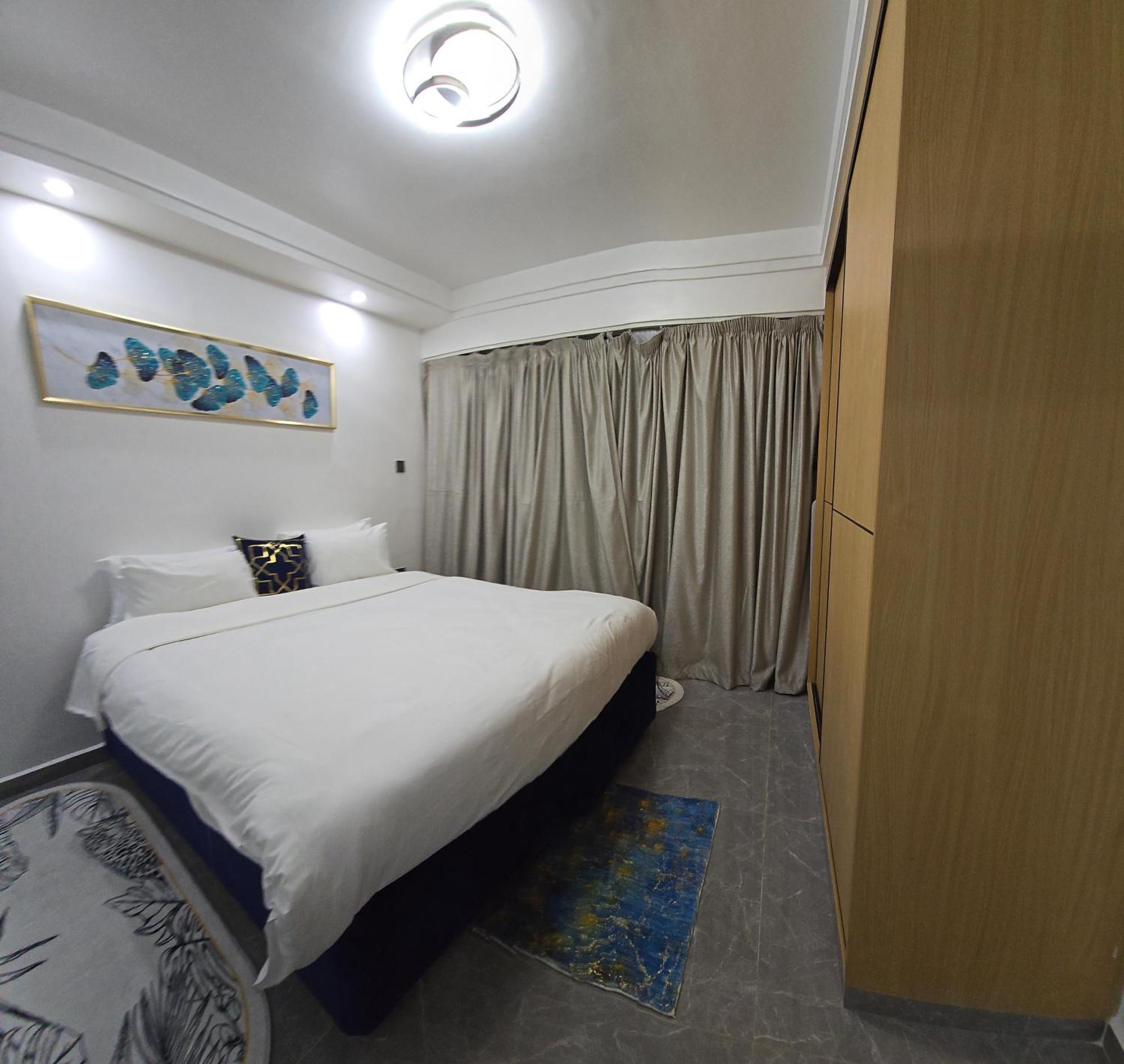 Billionaire One Bedroom *