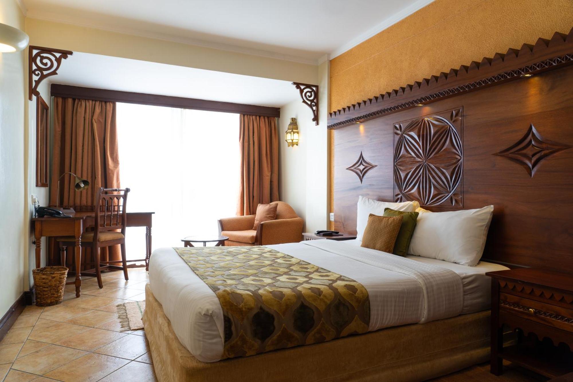 Hotel The Heron By Sarovar Portico India 4*