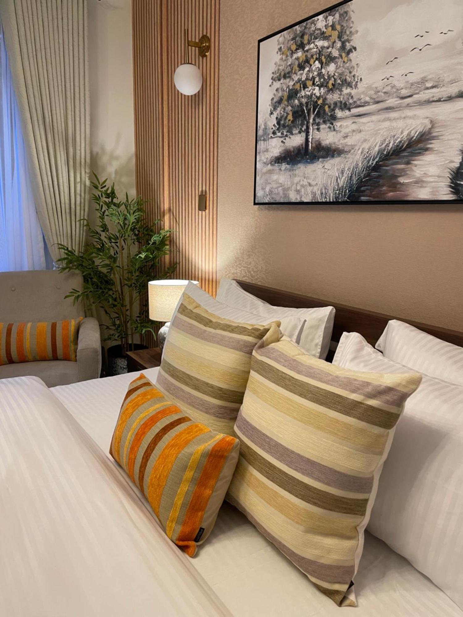 Caz Cozy * Nairobi