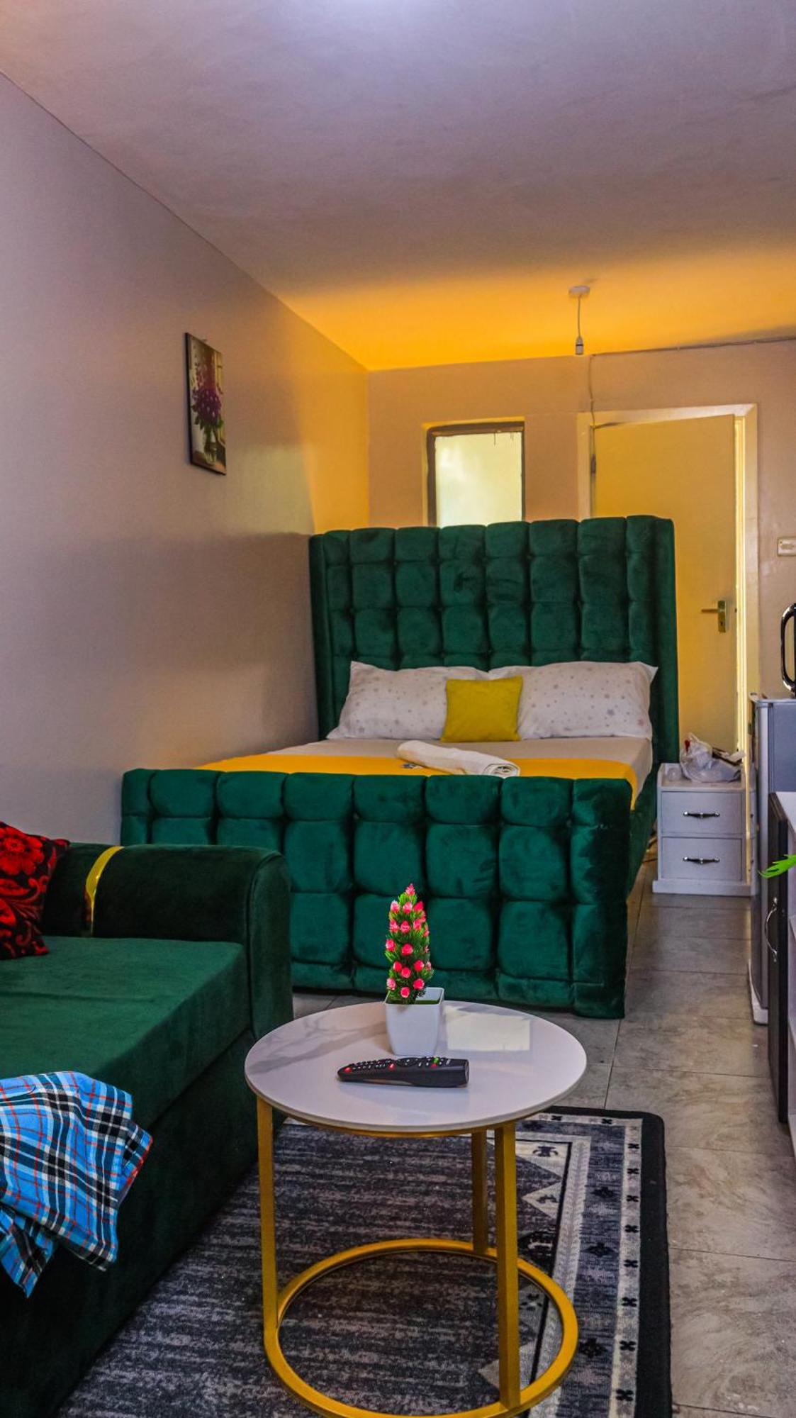 Definitehomes2 - Fully Furnished With A Rooftop Restaurant Near Jkia Airport, Sgr Terminus, Downtown Nairobi