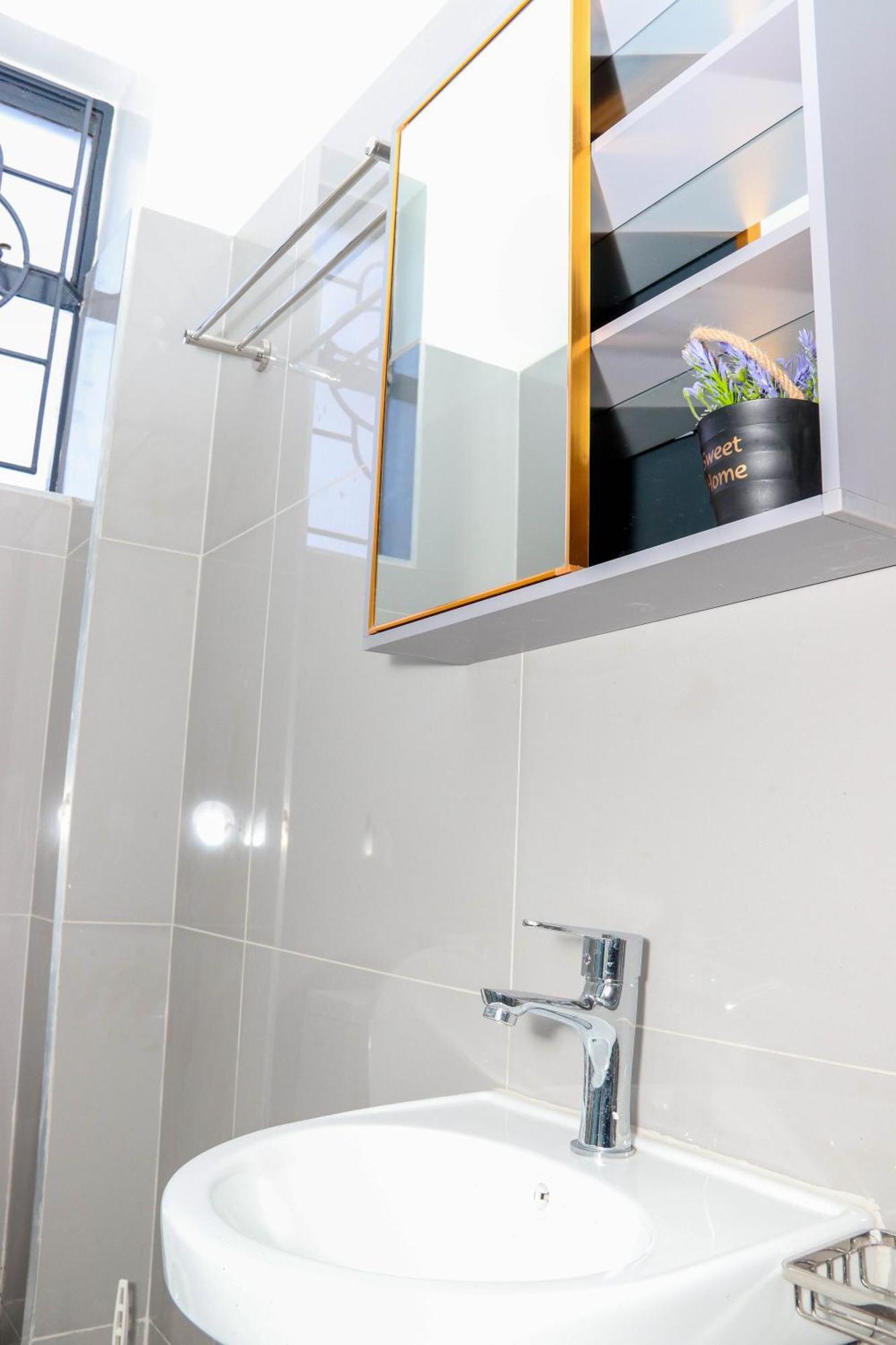 Apartment 2 Bedroom Luxury Centrally Located In Westlands In Nairobi-book Your Stay! Nairobi